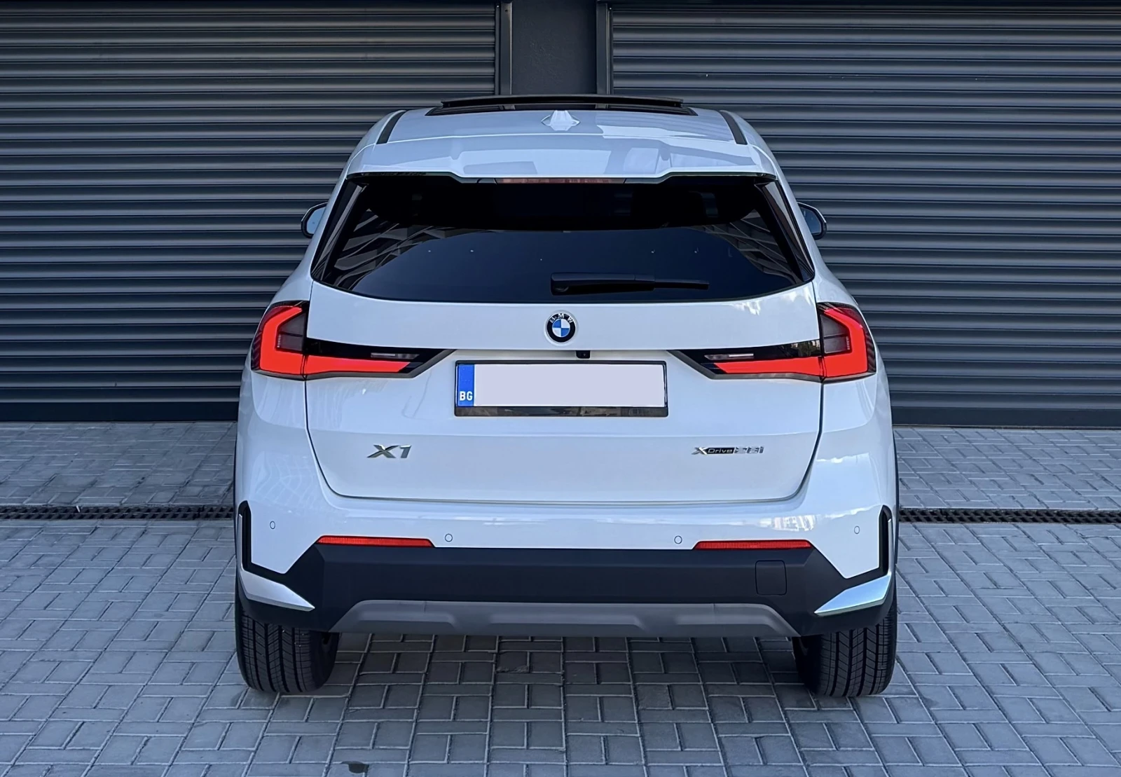 BMW X1 2.0 XDrive 28i Гаранционен 12хил.км - изображение 5