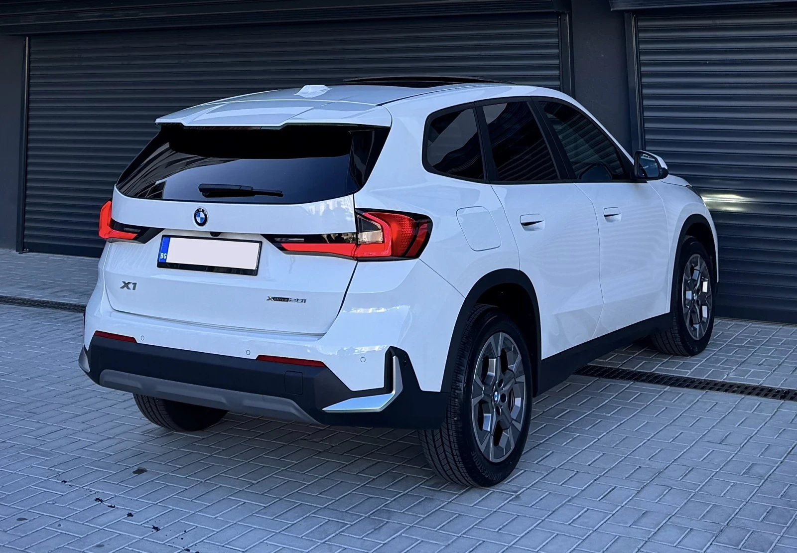 BMW X1 2.0 XDrive 28i Гаранционен 12хил.км - изображение 6