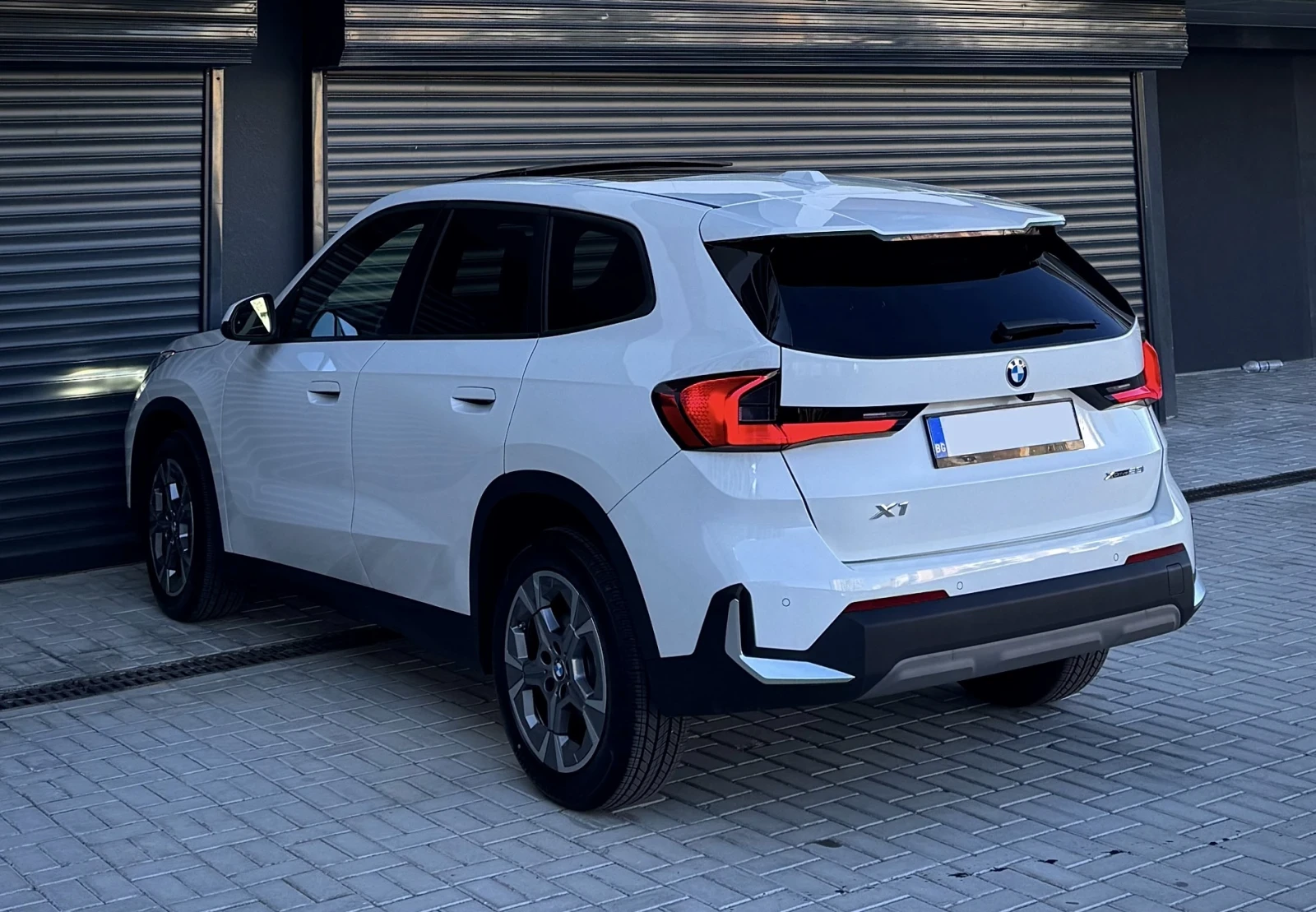 BMW X1 2.0 XDrive 28i Гаранционен 12хил.км - изображение 4