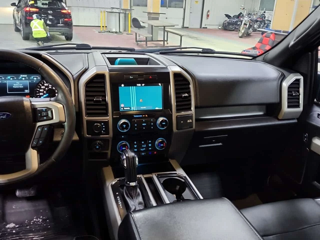 Ford F150 LARIAT/5.0/КОЖА/НАВИ/ПРЕДСТАВИТЕЛСТВО - изображение 9