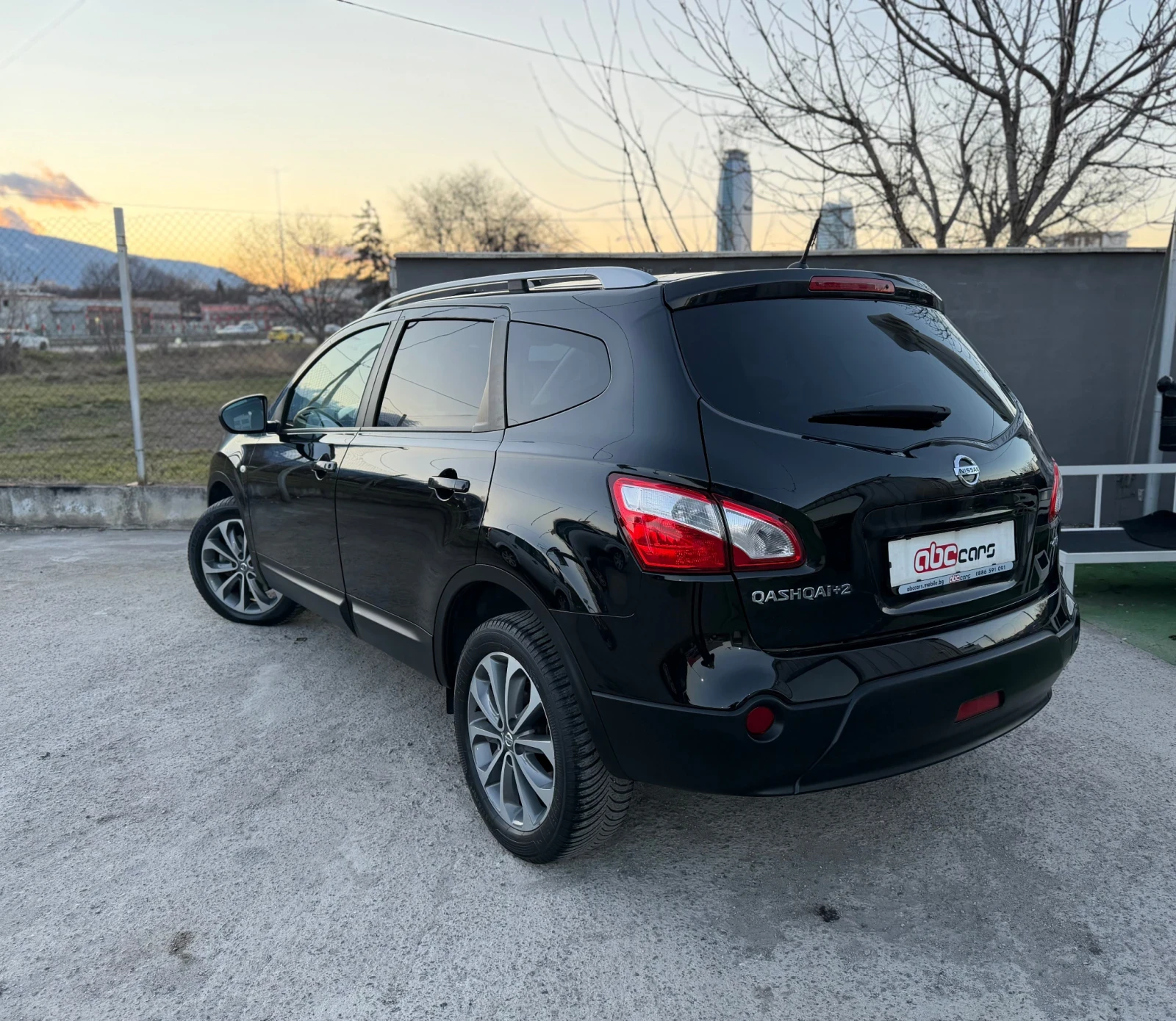 Nissan Qashqai + 2 2.0DCI 4WD Tekna - изображение 5