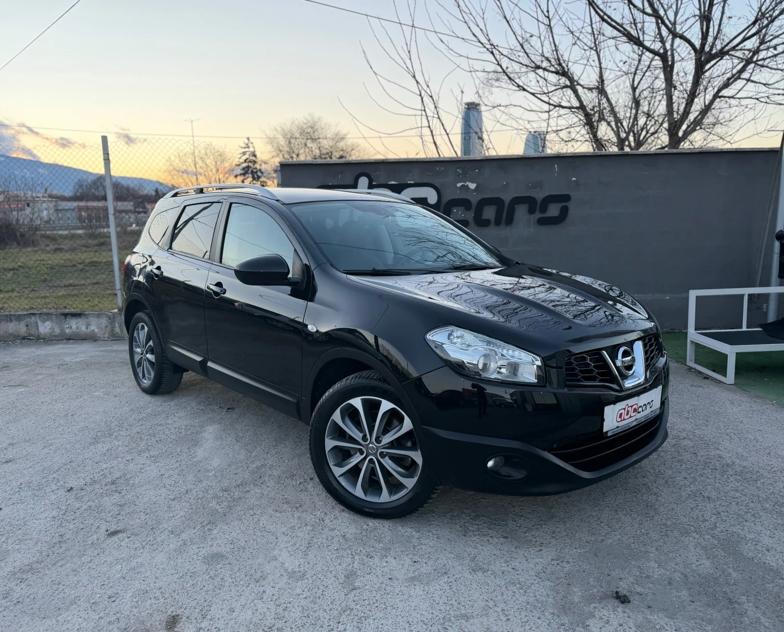 Nissan Qashqai + 2 2.0DCI 4WD Tekna - изображение 2