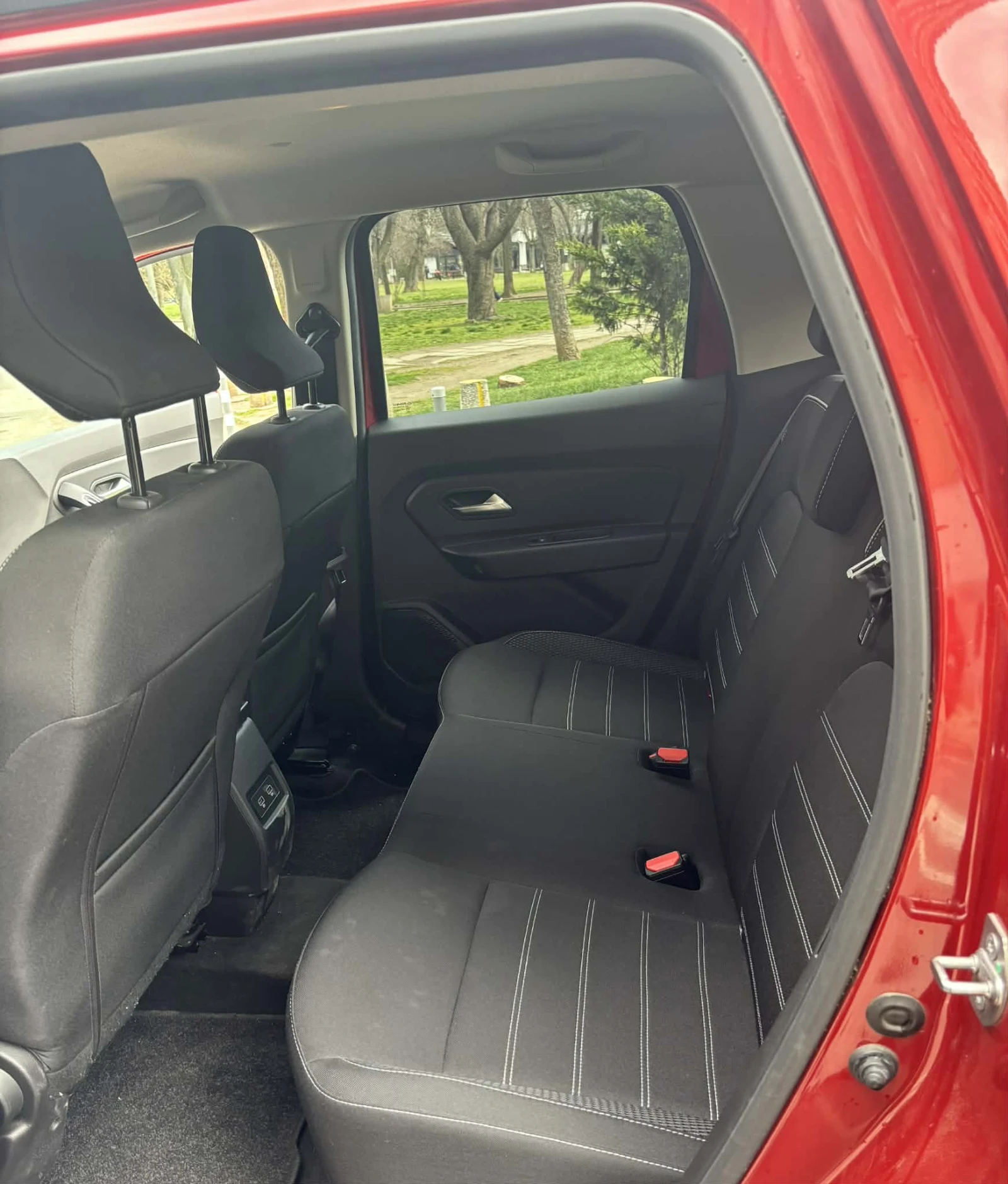 Dacia Duster ГАЗ/БЕНЗИН/18 000 КМ., снимка 15 - Автомобили и джипове - 53982799