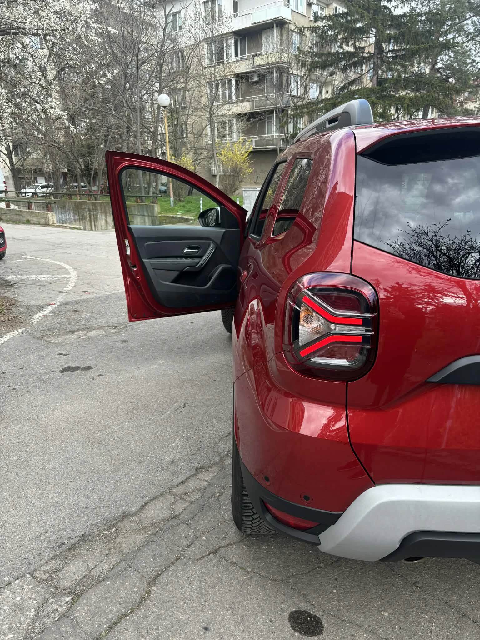 Dacia Duster ГАЗ/БЕНЗИН/18 000 КМ., снимка 10 - Автомобили и джипове - 53982799