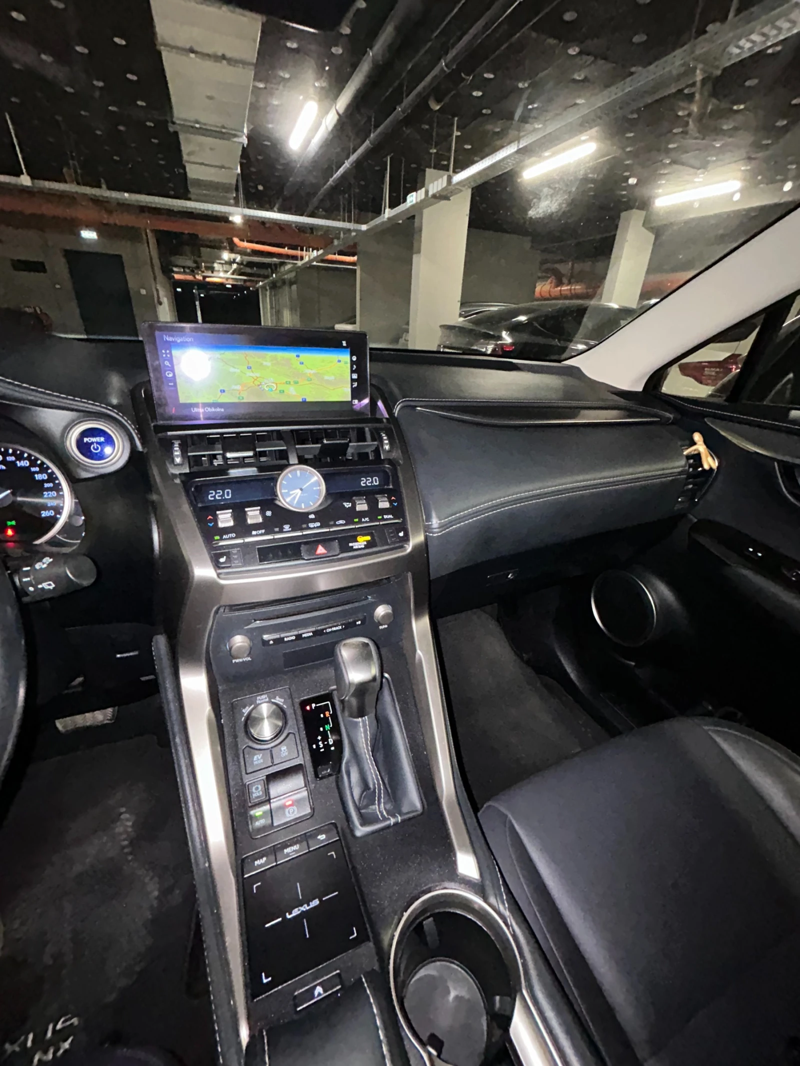 Lexus NX 300h, снимка 10 - Автомобили и джипове - 54141379