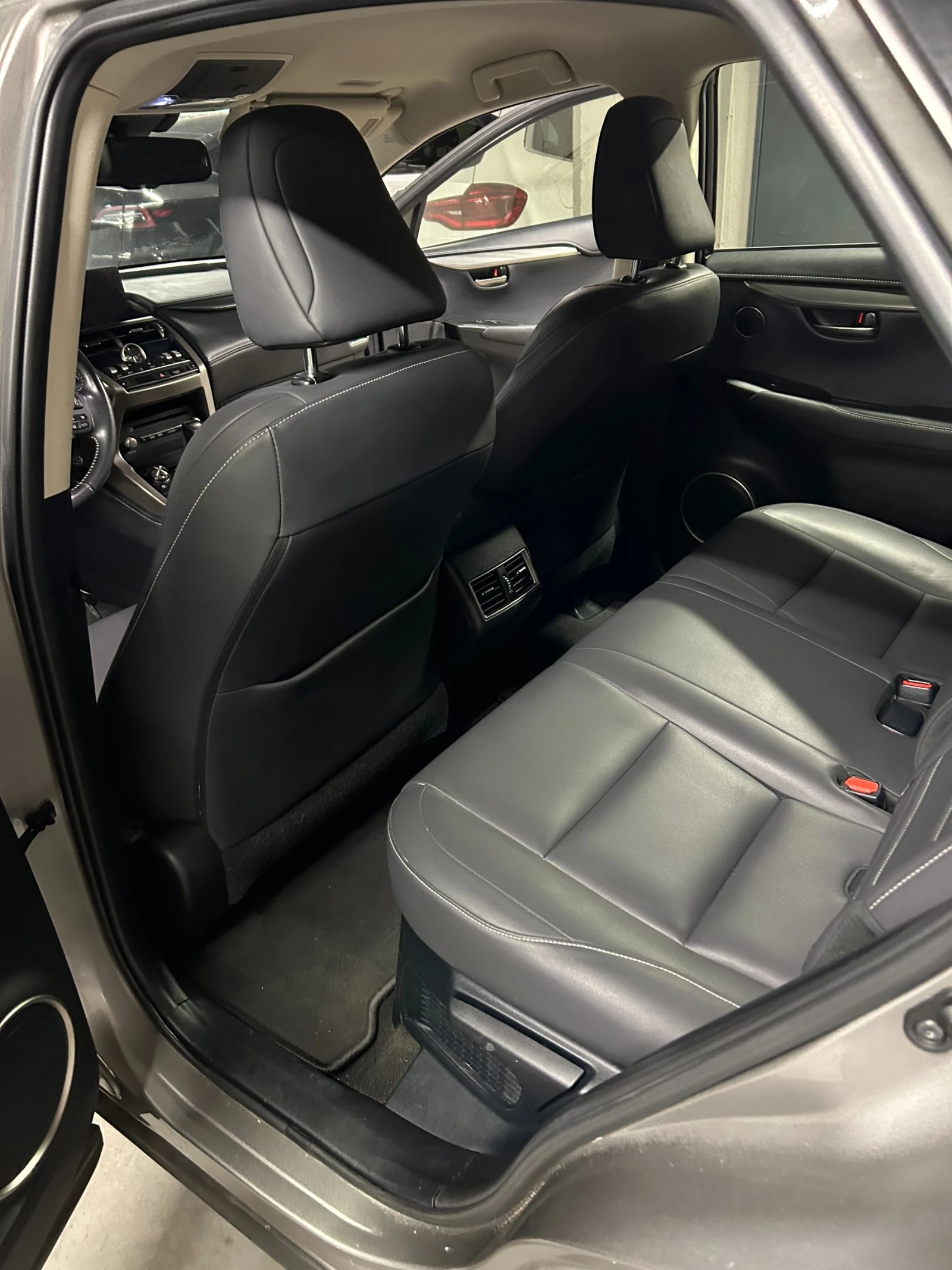 Lexus NX 300h, снимка 11 - Автомобили и джипове - 54141379