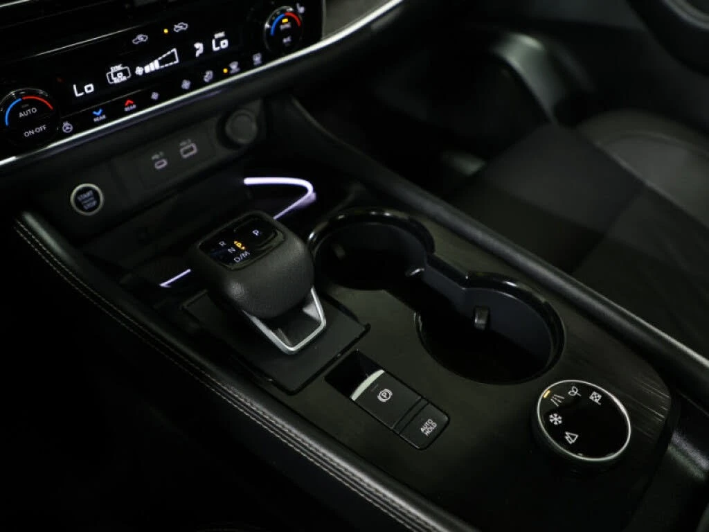 Nissan Rogue Platinum* AWD* АвтоКредит* (ЦЕНА ДО БГ), снимка 12 - Автомобили и джипове - 54228526