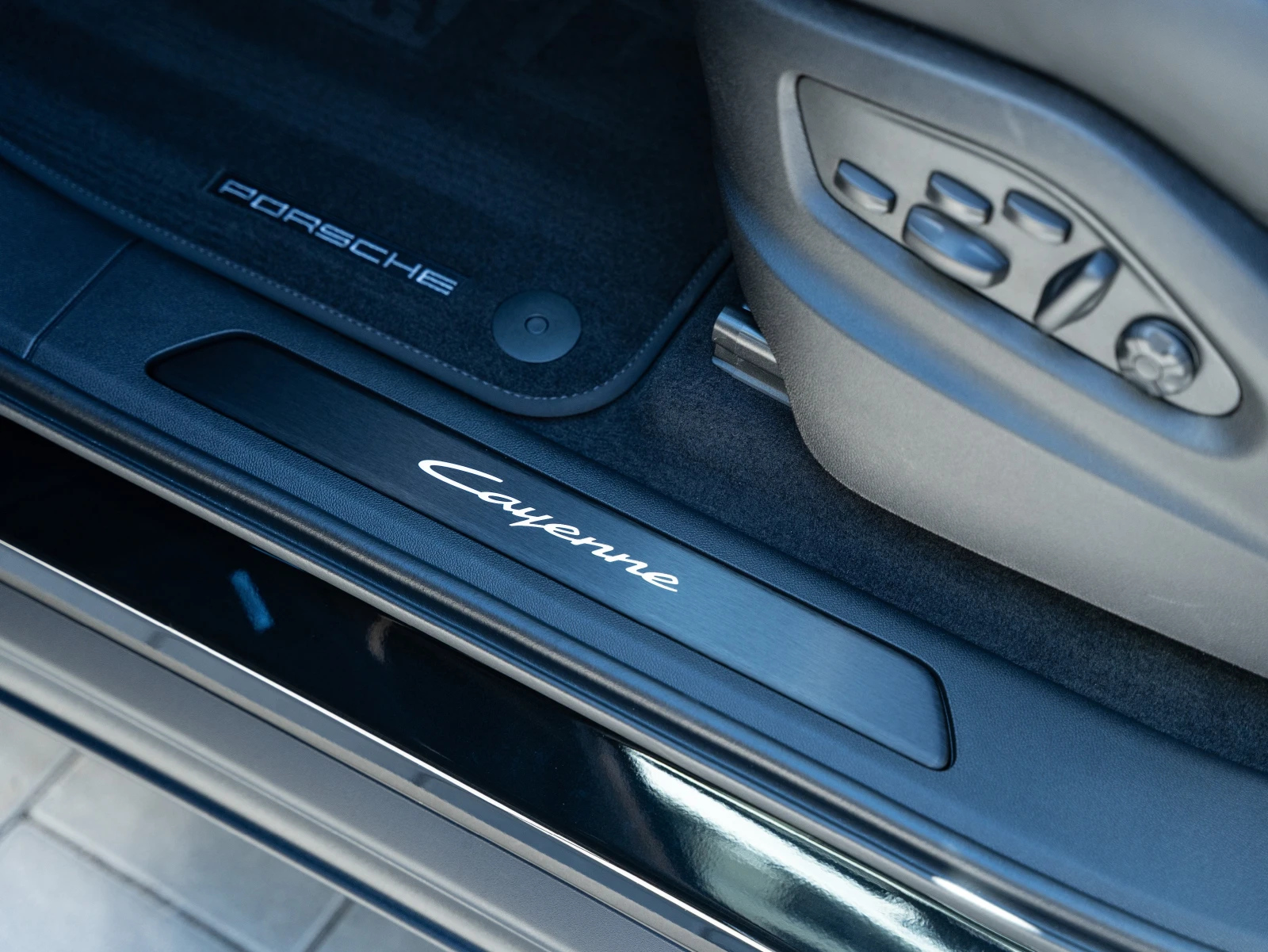 Porsche Cayenne Black Edition, снимка 16 - Автомобили и джипове - 54357314