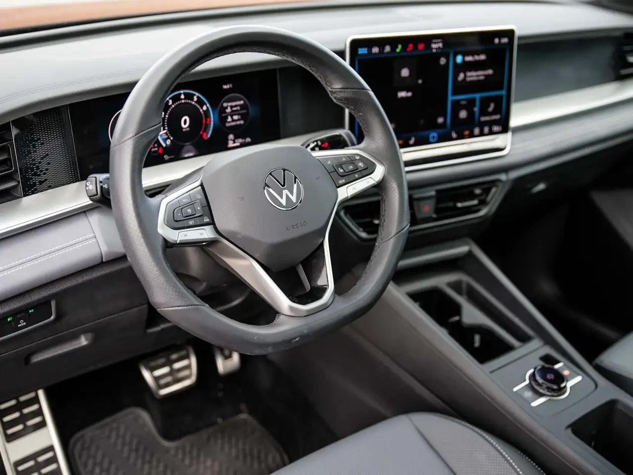 VW Tiguan Comfortline R-Line Black Edition All Wheel Drive | Mobile.bg � ����������� 11