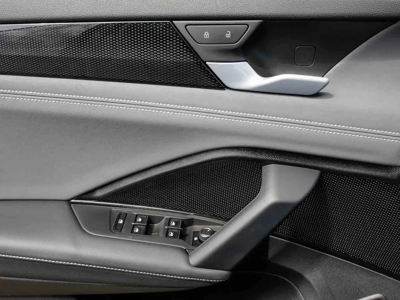 VW Tiguan Comfortline R-Line Black Edition All Wheel Drive | Mobile.bg � ����������� 13