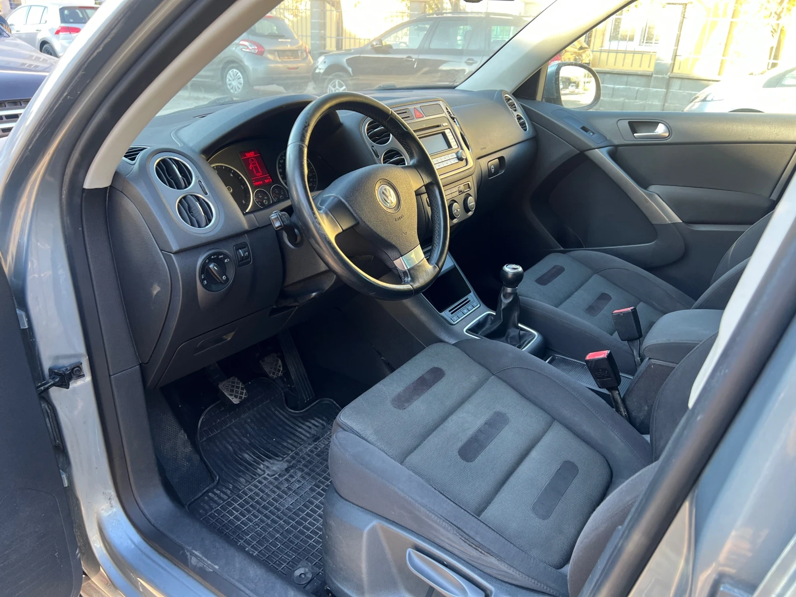 VW Tiguan 2.0 TDI, снимка 7 - Автомобили и джипове - 56533613