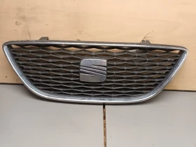 решетка между фаровете Сеат Ексео тди