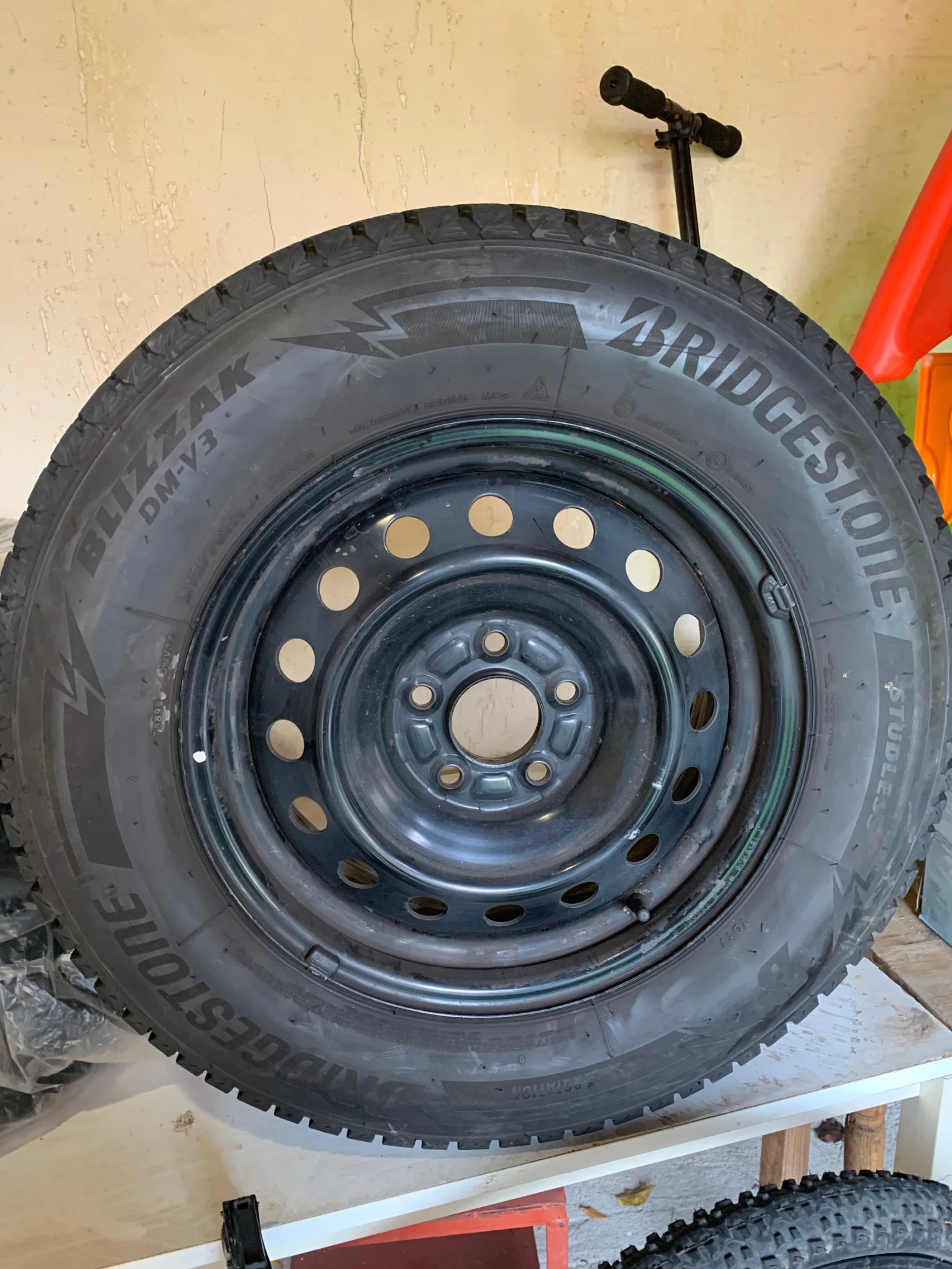 ���� � ������ 215/70R16 �� Mitsubishi Outlander | Mobile.bg � ����������� 1
