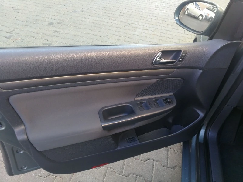 VW Golf 5 Avtomat, снимка 10 - Автомобили и джипове - 39879192