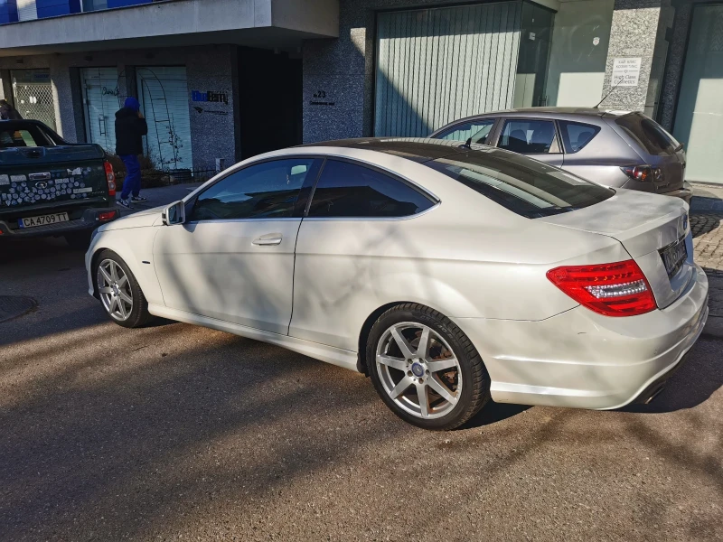 Mercedes-Benz C 180 Купе, снимка 3 - Автомобили и джипове - 49032608