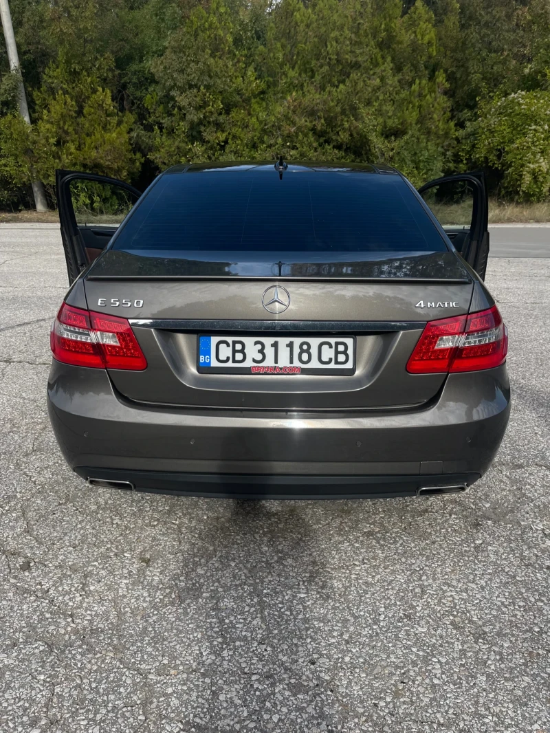 Mercedes-Benz E 500 4MATIC, снимка 4 - Автомобили и джипове - 52447088