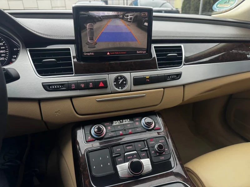 Audi A8 4.2TDI<S8 optic-Matrix-Camera-Distronic, снимка 12 - Автомобили и джипове - 56188599