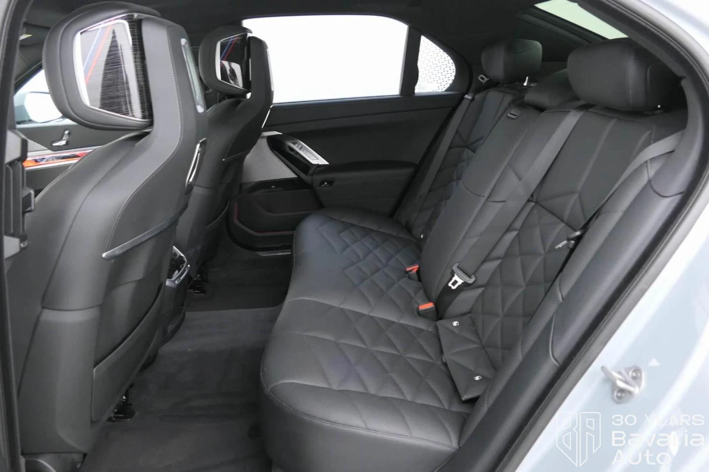 BMW 740 d xDrive Sportautomatic M Sport Paket - изображение 8
