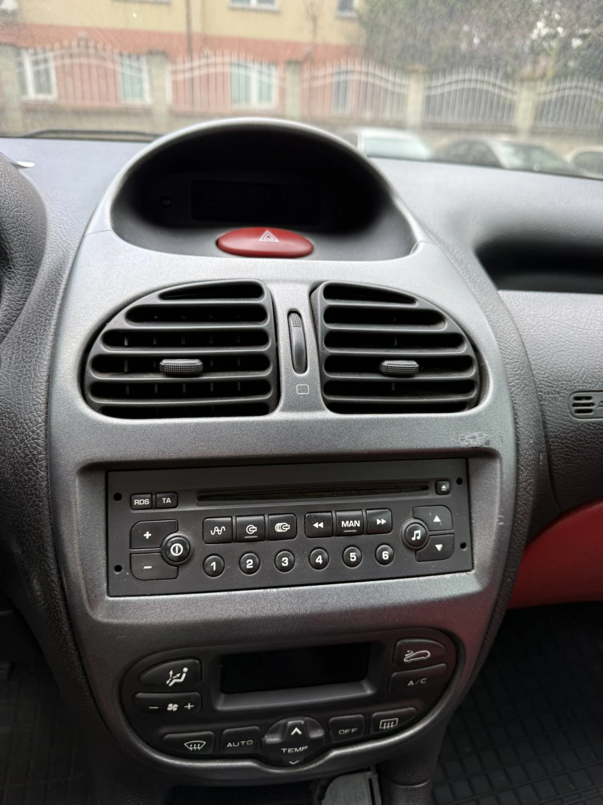 Peugeot 206, снимка 11 - Автомобили и джипове - 54235563