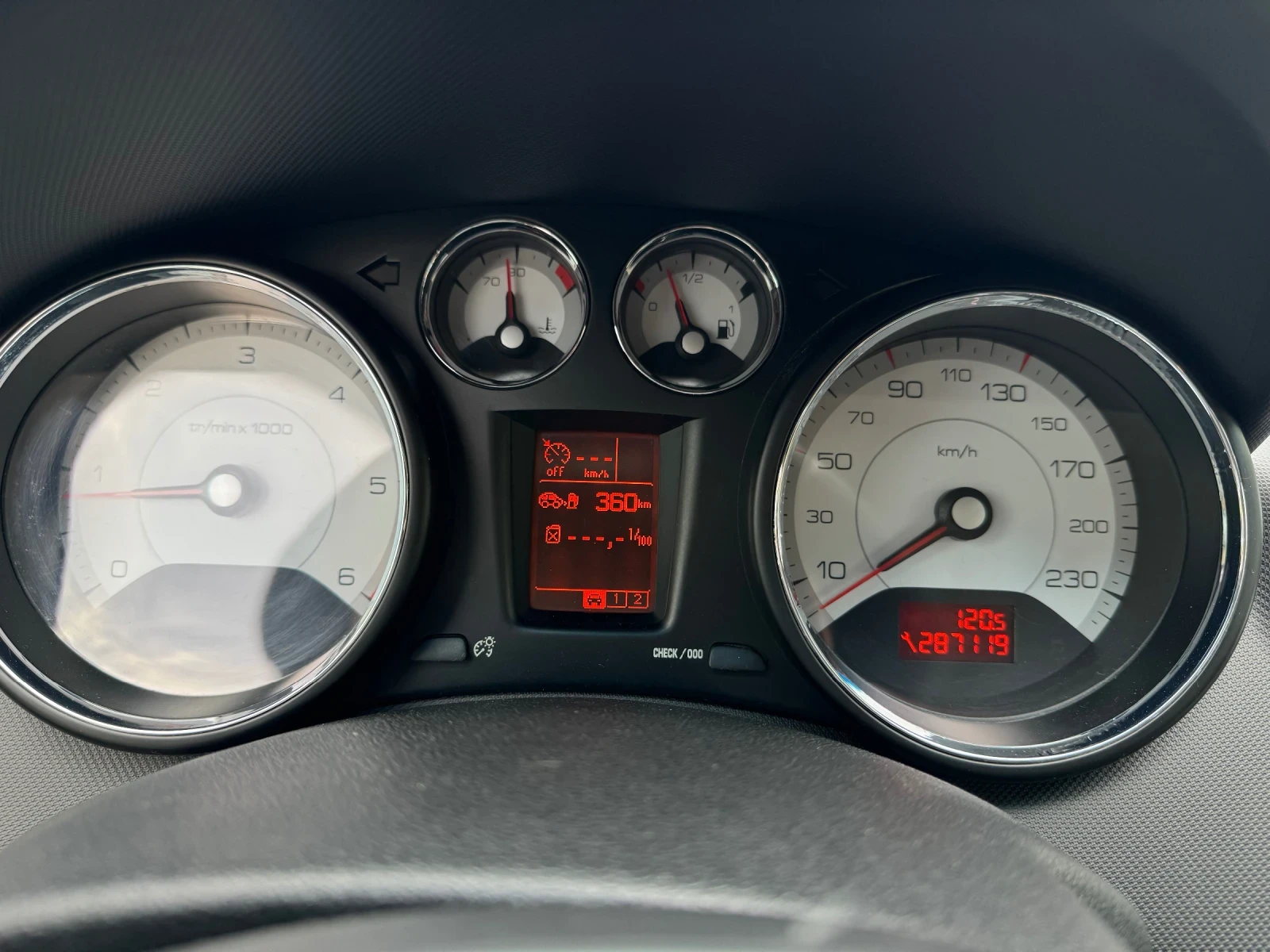 Peugeot 308 Хечбек 308 HDI , снимка 16 - Автомобили и джипове - 54457839