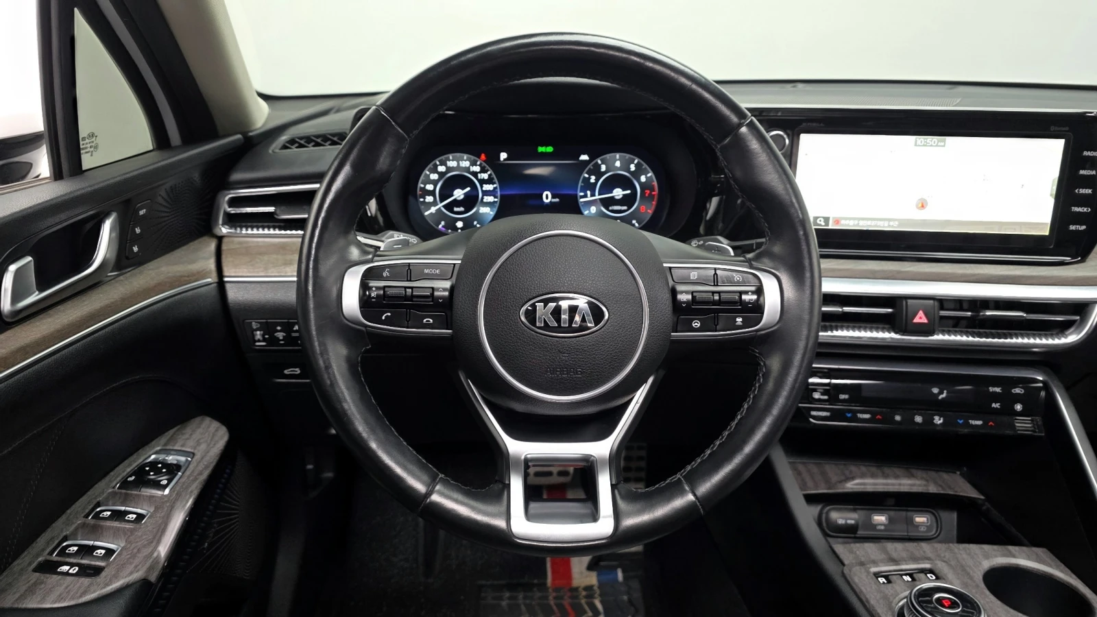 Kia K5 2.0 LPI Signature | Panorama | HUD | 360 Camera, снимка 12 - Автомобили и джипове - 54614284