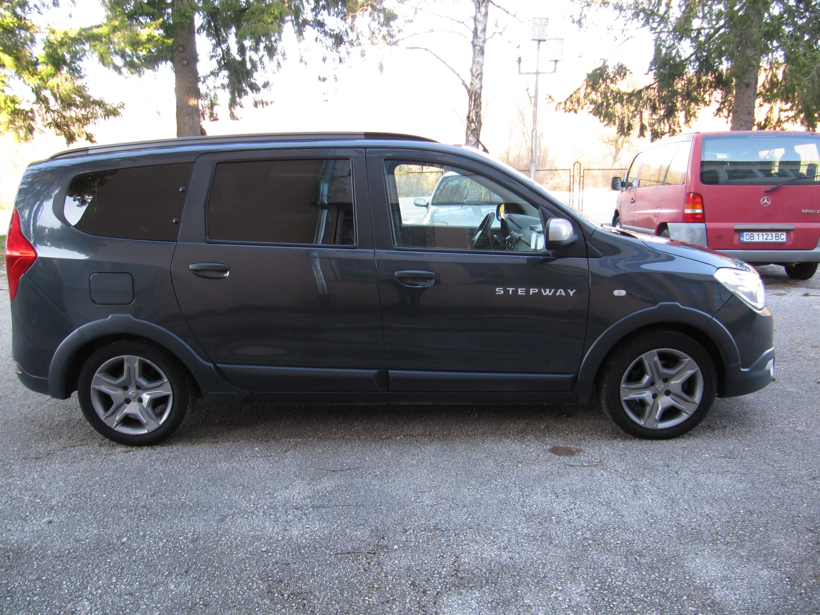 Dacia Lodgy 1.5dci STEPWAY 7места euro6, снимка 2 - Автомобили и джипове - 54633737