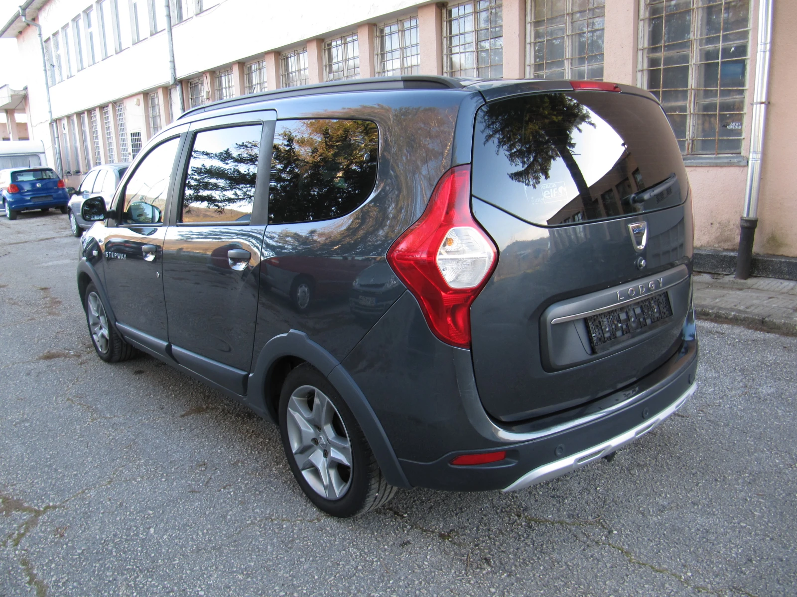 Dacia Lodgy 1.5dci STEPWAY 7места euro6, снимка 5 - Автомобили и джипове - 54633737