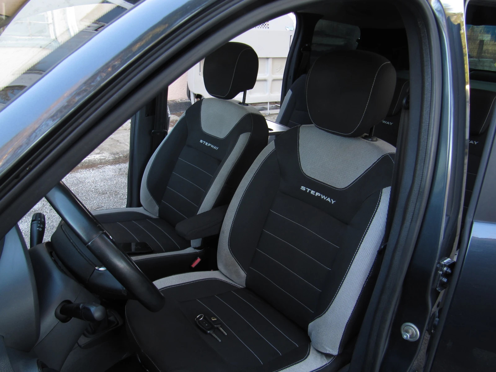 Dacia Lodgy 1.5dci STEPWAY 7места euro6, снимка 10 - Автомобили и джипове - 54633737