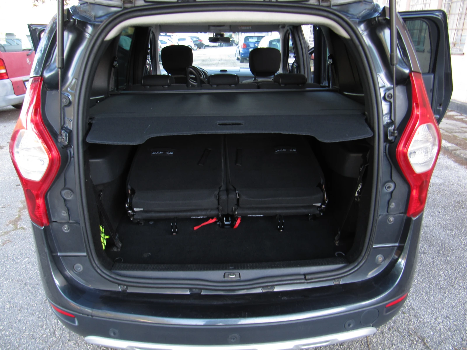 Dacia Lodgy 1.5dci STEPWAY 7места euro6, снимка 14 - Автомобили и джипове - 54633737