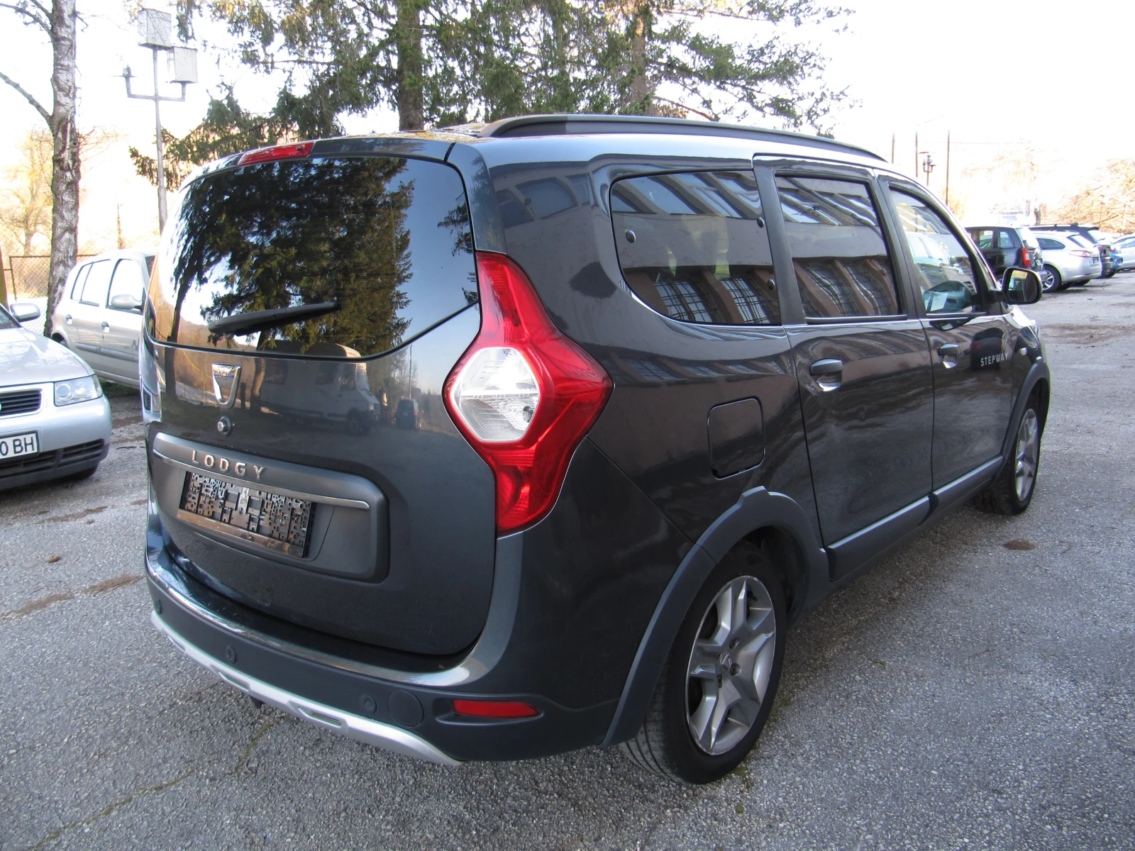 Dacia Lodgy 1.5dci STEPWAY 7места euro6, снимка 3 - Автомобили и джипове - 54633737