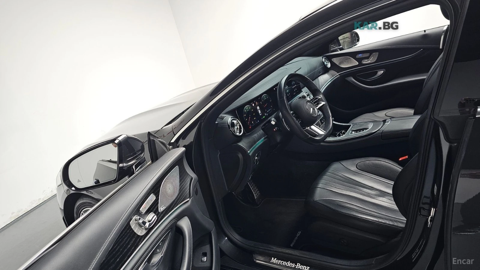Mercedes-Benz CLS 300 4MATIC* DISTRONIC* REAR-CAM* HEAD-UP* , снимка 4 - Автомобили и джипове - 54795694