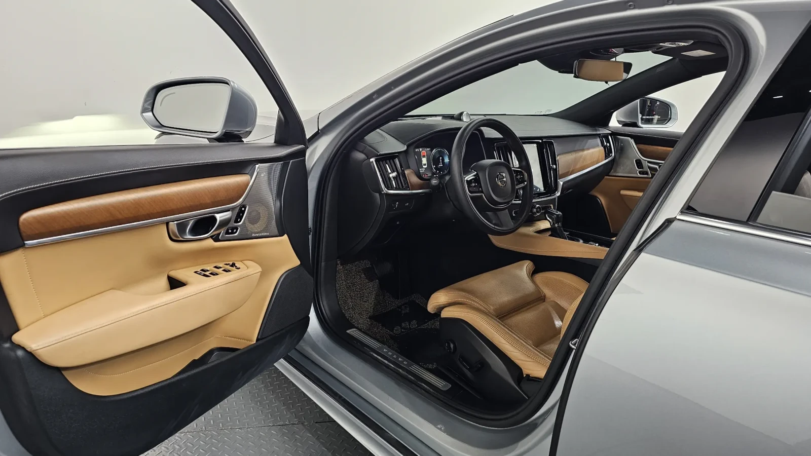 Volvo S90 T5 INSCRIPTION BOWERS & WILKINS/360CAM/PANO/, снимка 9 - Автомобили и джипове - 55000003