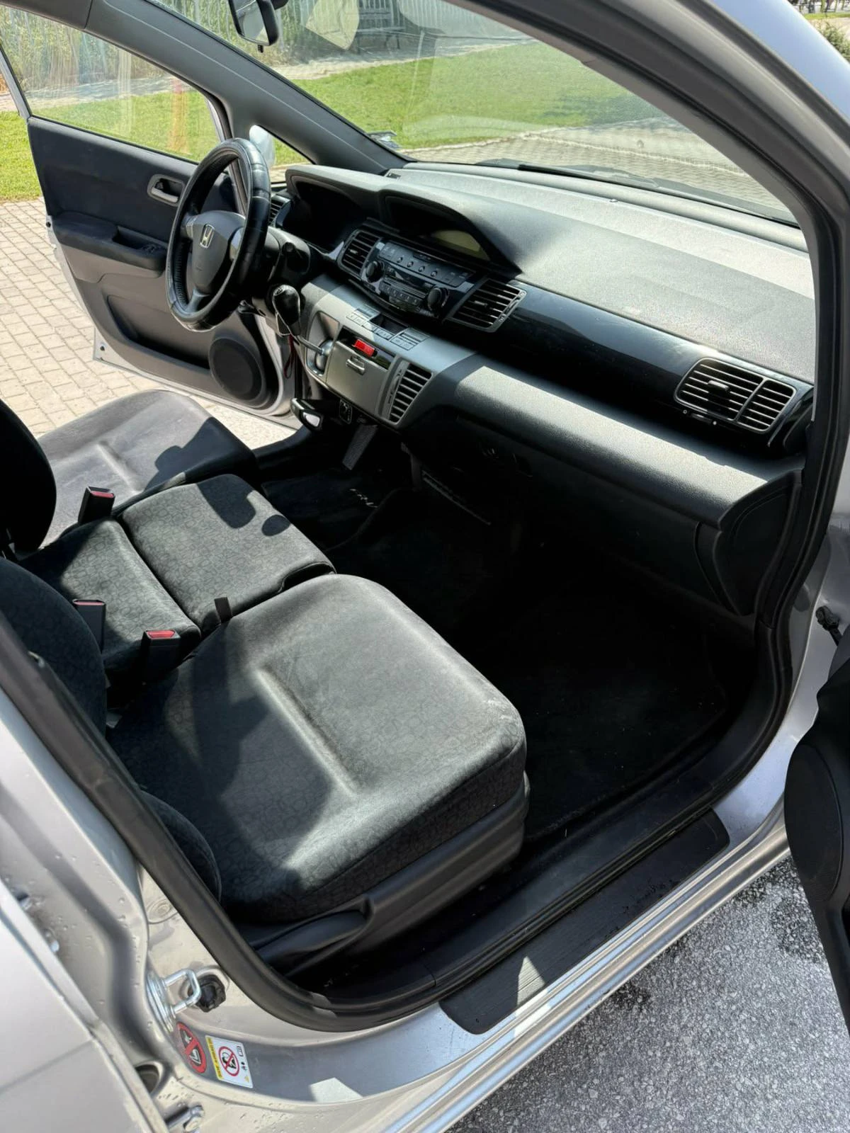 Honda Fr-v, снимка 3 - Автомобили и джипове - 55151654
