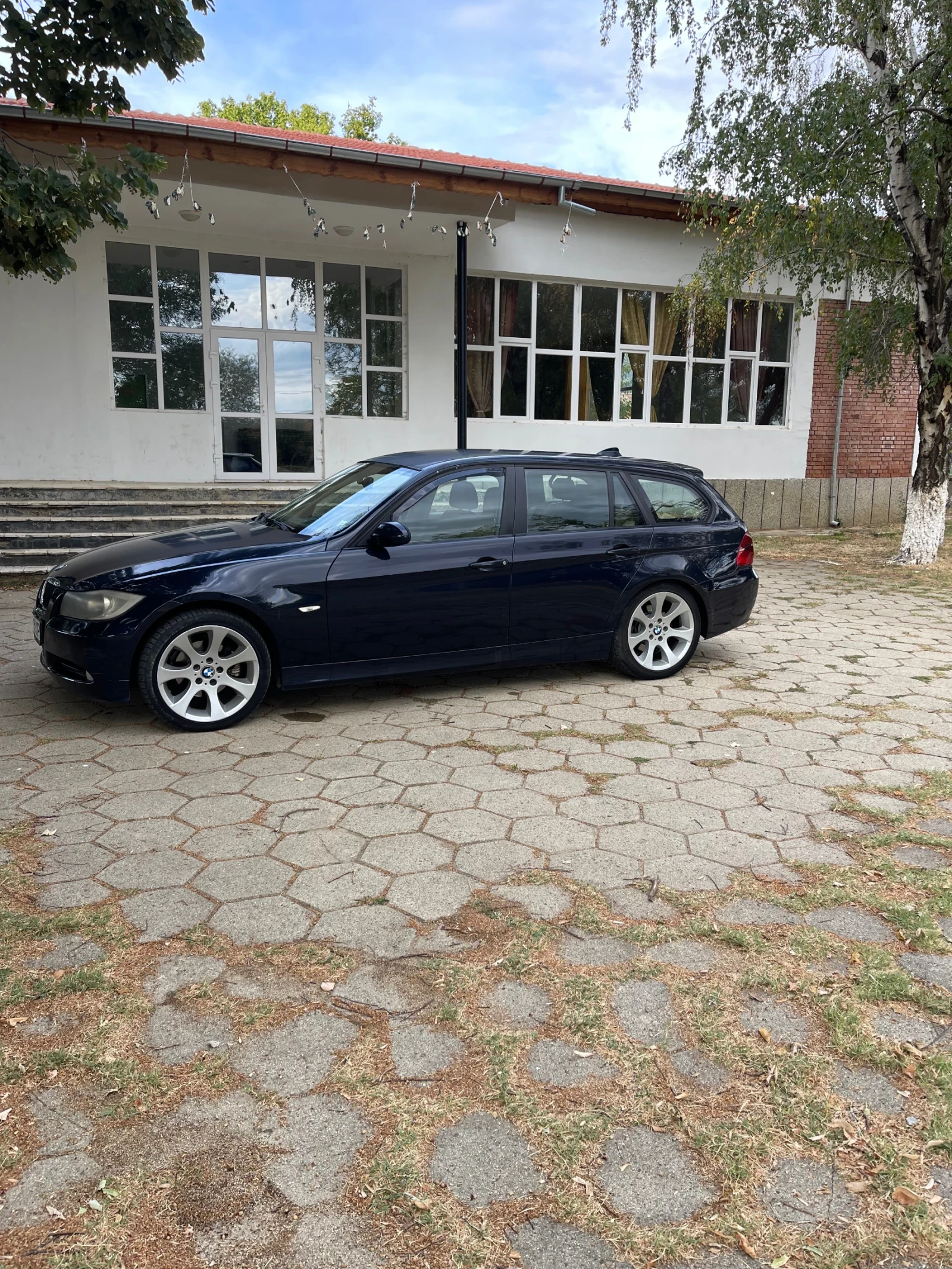BMW 320 2.0, снимка 2 - Автомобили и джипове - 56085165