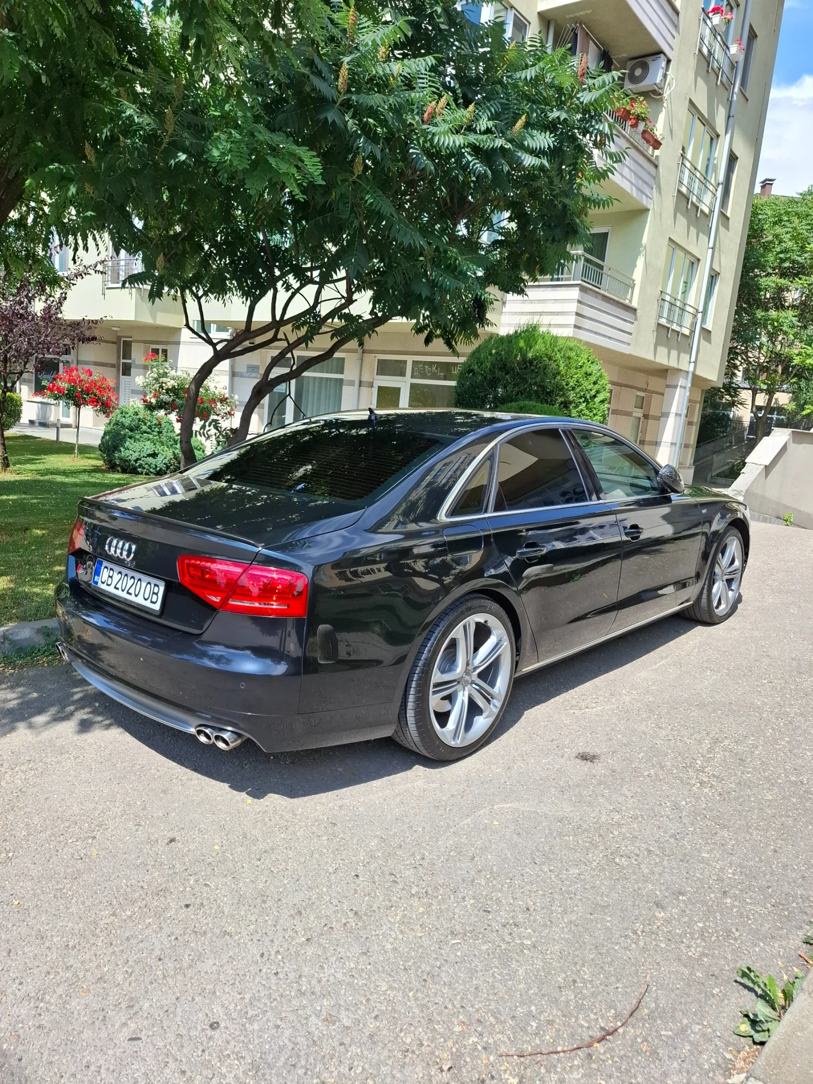 Audi A8 4.2TDI<S8 optic-Matrix-Camera-Distronic, снимка 3 - Автомобили и джипове - 56188599