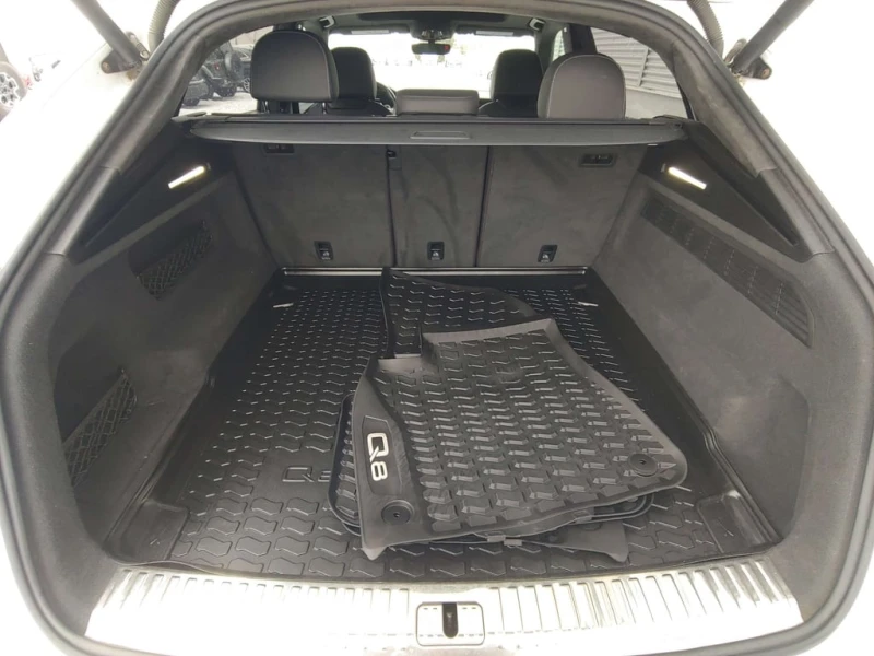 Audi Q8 * S Line quattro Prestige * CARFAX * БЕЗ ПЪРВОНАЧА, снимка 15 - Автомобили и джипове - 53075725