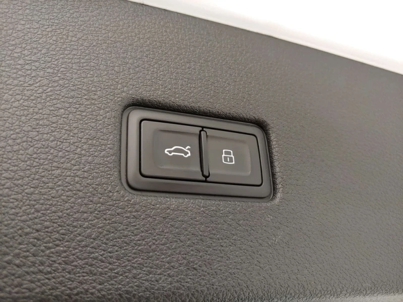 Audi Q8 * S Line quattro Prestige * CARFAX * БЕЗ ПЪРВОНАЧА, снимка 16 - Автомобили и джипове - 53075725