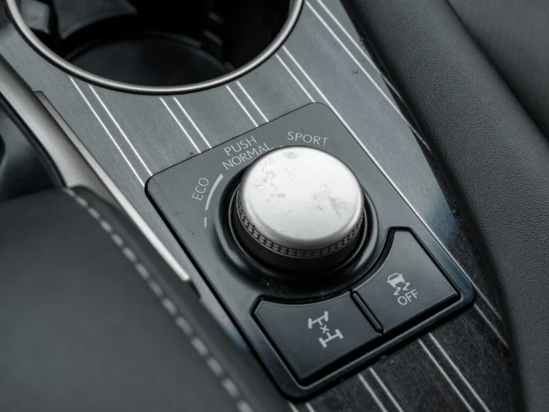 Lexus RX * АВТО КРЕДИТ* ЦЕНА ДО БГ * СЕРВИЗНА ИСТОРИЯ * , снимка 15 - Автомобили и джипове - 53495681