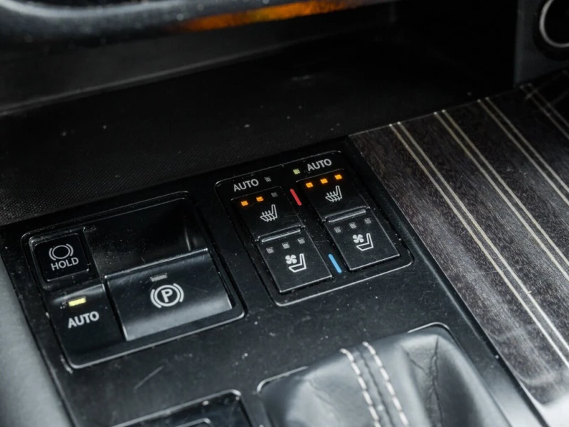 Lexus RX * АВТО КРЕДИТ* ЦЕНА ДО БГ * СЕРВИЗНА ИСТОРИЯ * , снимка 16 - Автомобили и джипове - 53495681