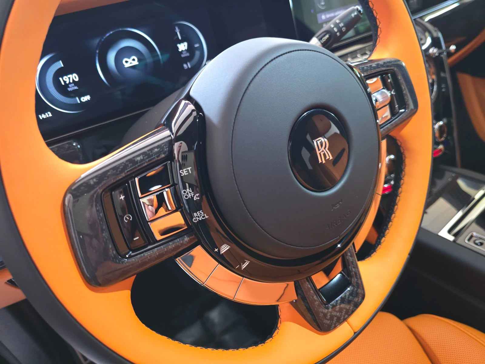 Rolls-Royce Cullinan Black Badge - изображение 6