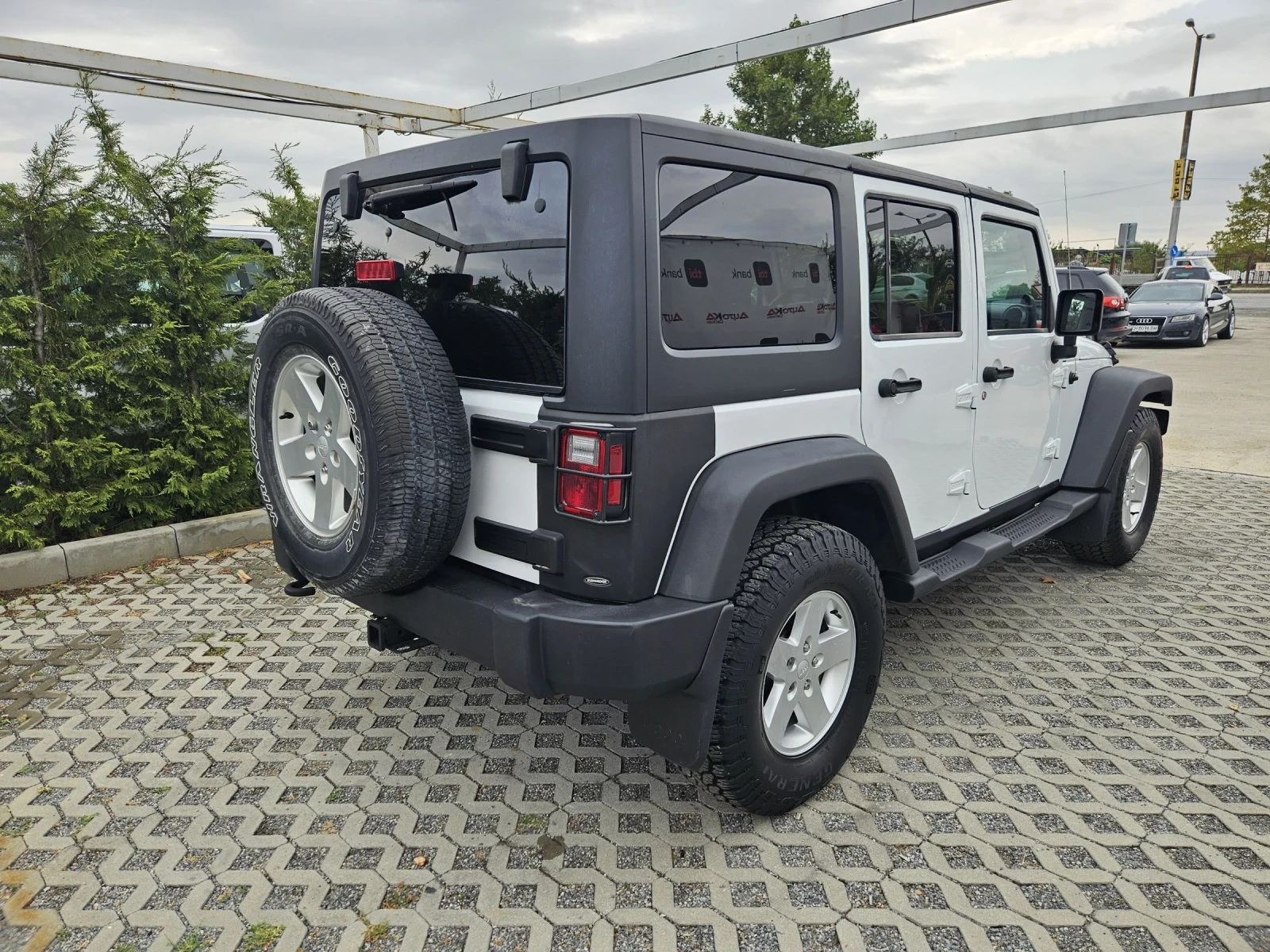 Jeep Wrangler 3.6i-290kc= АВТОМАТ= ДЪЛГА БАЗА= КЛИМАТИК - изображение 3