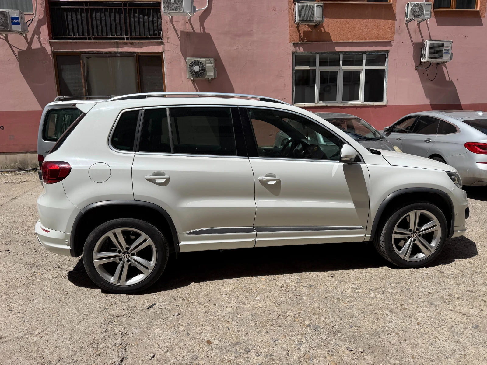 VW Tiguan R-Line, снимка 3 - Автомобили и джипове - 54801364