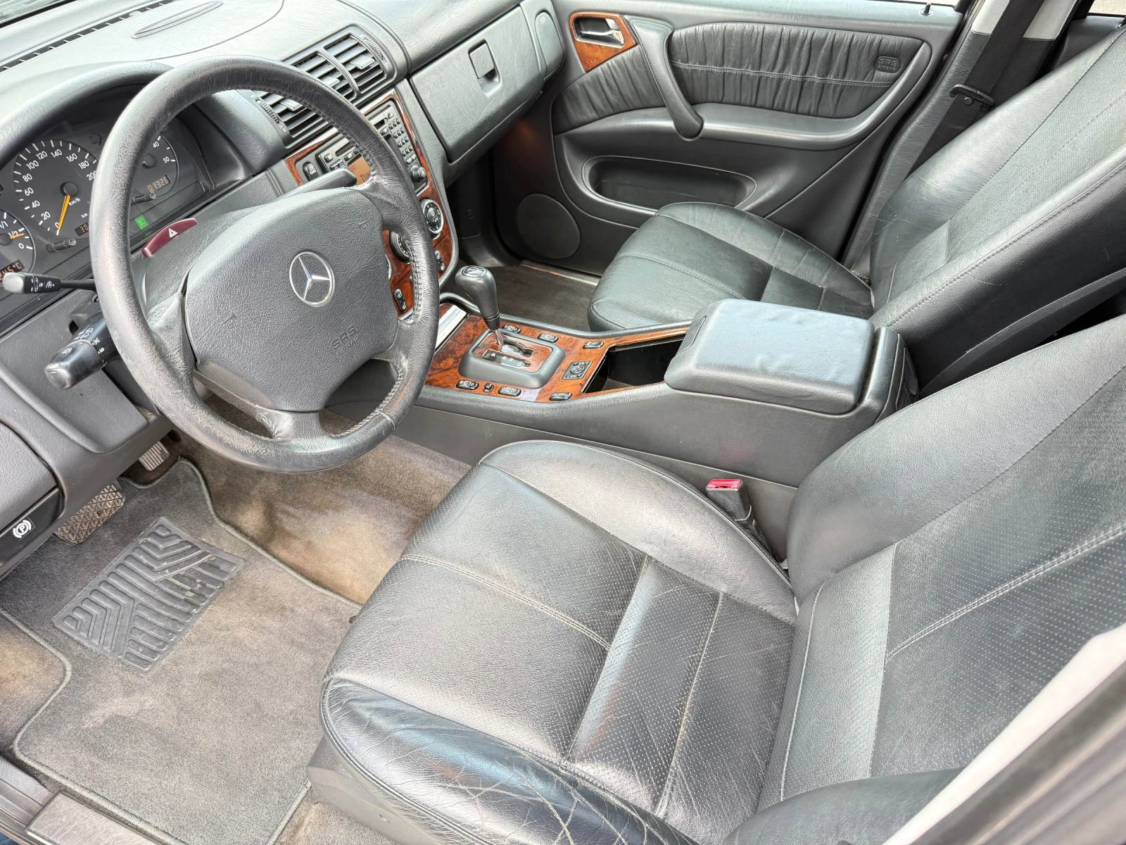Mercedes-Benz ML 270 2.7CDI Автоматик/Кожа/Подгрев/4х4/Ксенон, снимка 10 - Автомобили и джипове - 55222638