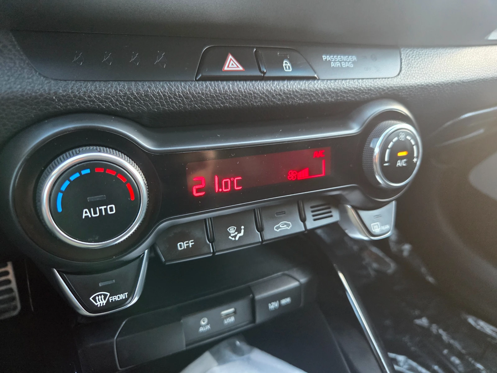 Kia Stonic 1.6 CRDI * ENERGY* * KAYLESS GO* * FULL LED * * , снимка 12 - Автомобили и джипове - 55441859