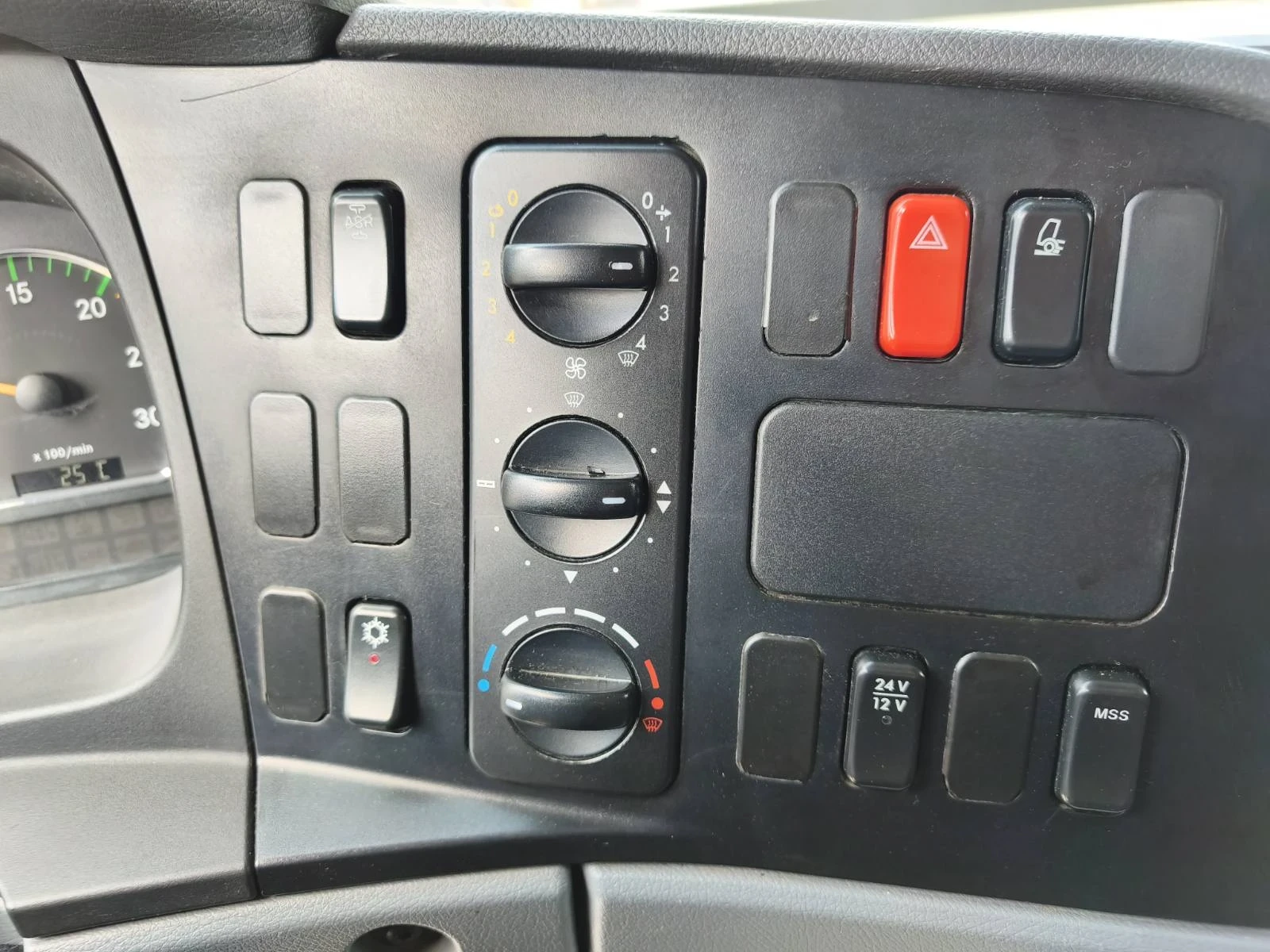 Mercedes-Benz Atego 1224 ТРИСТРАНЕН САМОСВАЛ С КРАН , снимка 12 - Камиони - 55278822