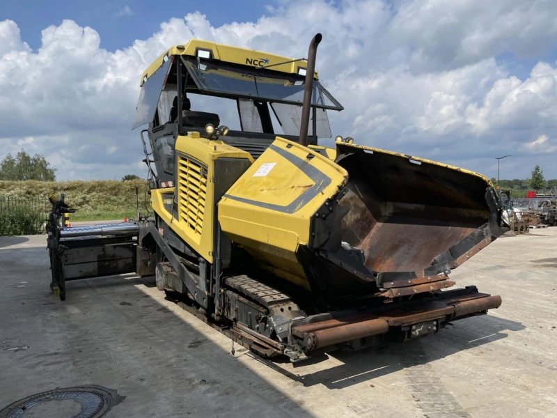 Асфалтополагаща машина BOMAG BF 700 C-3, снимка 3 - Индустриална техника - 52835271