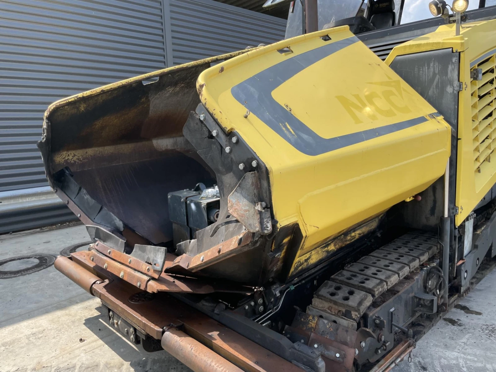 Асфалтополагаща машина BOMAG BF 700 C-3 - изображение 4