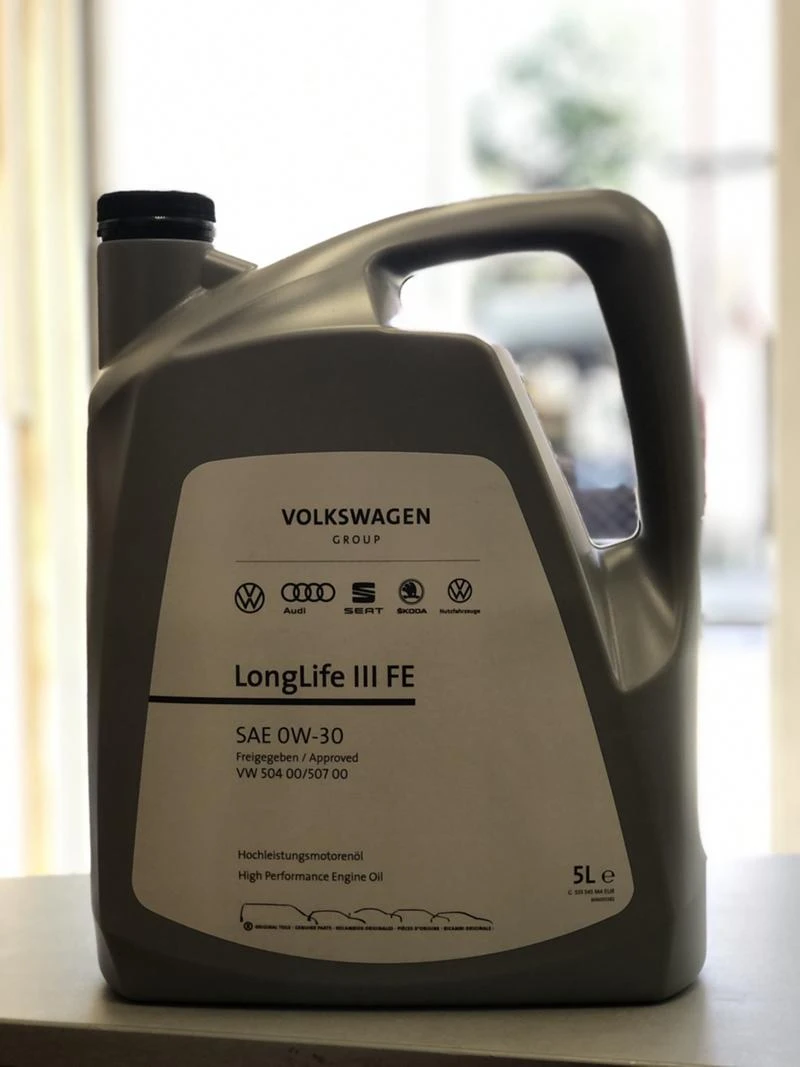 Оригинално масло VOLKSWAGEN LongLife III FE SAE 0w30 5L  GS55545M2 / GS55545D2 / GS55545M4, снимка 1 - Части - 33337143