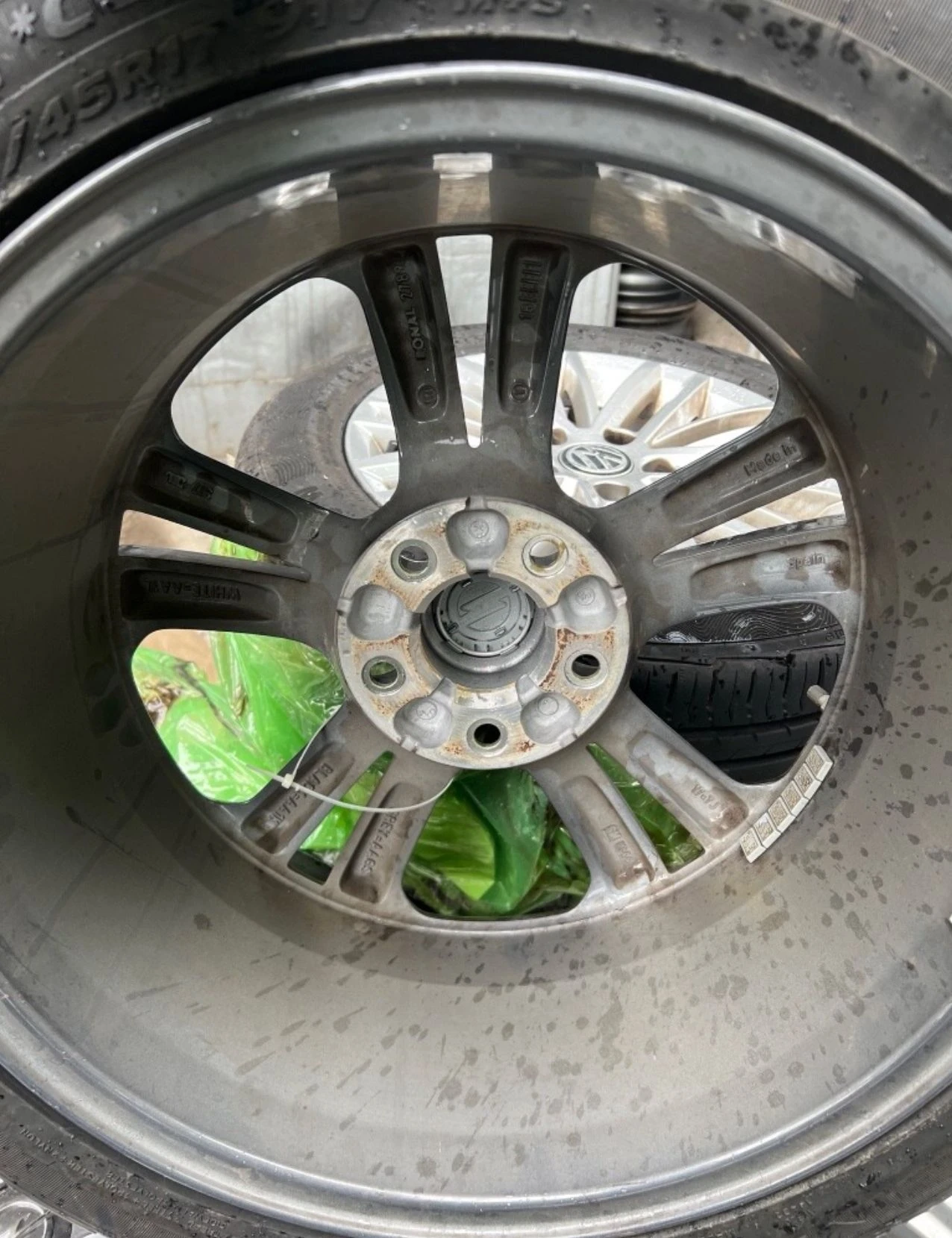 Гуми с джанти Hankook 215/45R17, снимка 2 - Гуми и джанти - 55998723