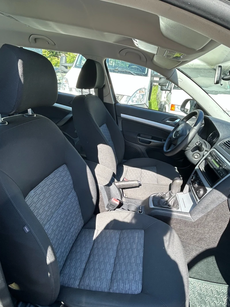 Skoda Octavia 1.6 MPI , снимка 8 - Автомобили и джипове - 52492491